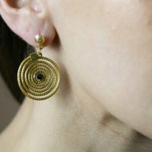 Boucles d'oreilles DINI en Or Végétal du Brésil et pierre noire